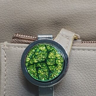 Green Dichroic Key Finder with Mosaic Pattern